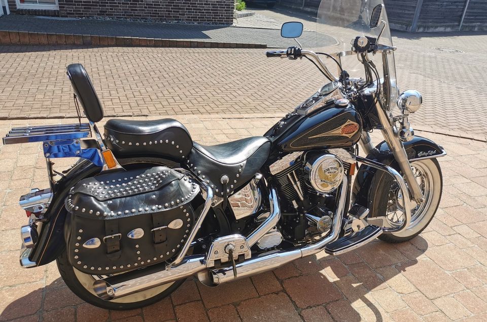 Harley Davidson Heritage Softail FLSTC EVO in Duisburg