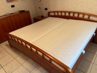 Schlafzimmer Bett Matratze Kommode Nachttisch Lattenrost schenken Baden-Württemberg - Bietigheim-Bissingen Vorschau