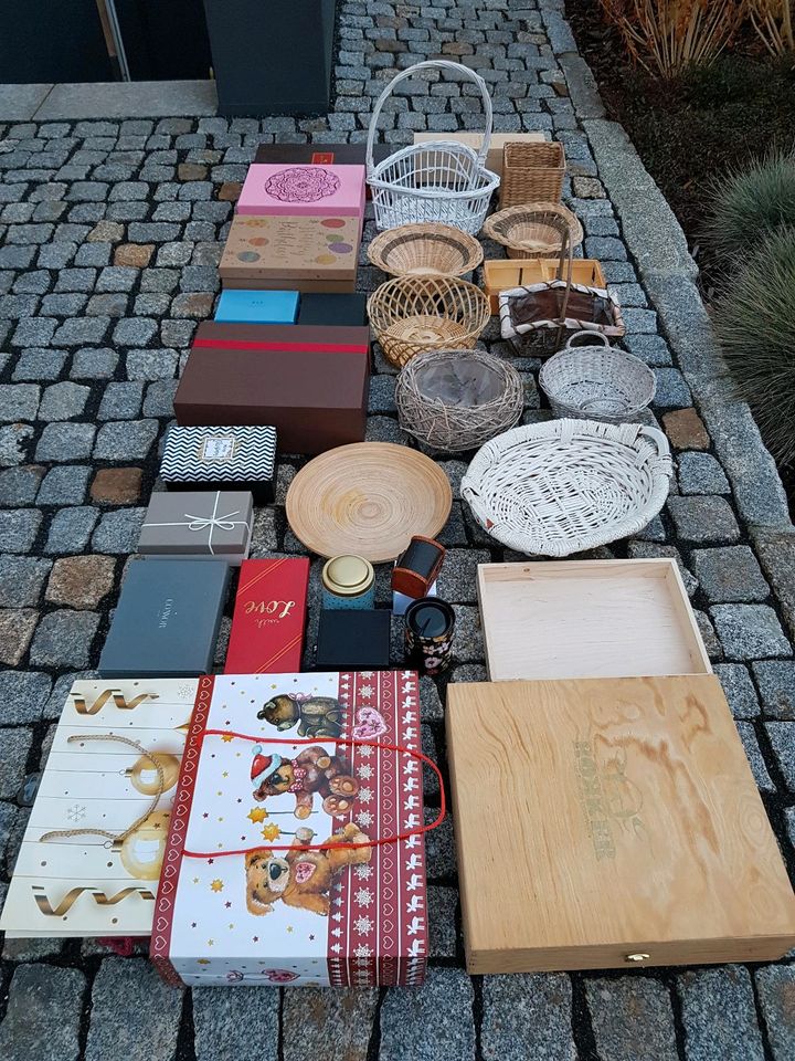 Geschenke - Verpackungen: Holzkörbe, Holzkisten, Kartons, Tüten in Freital