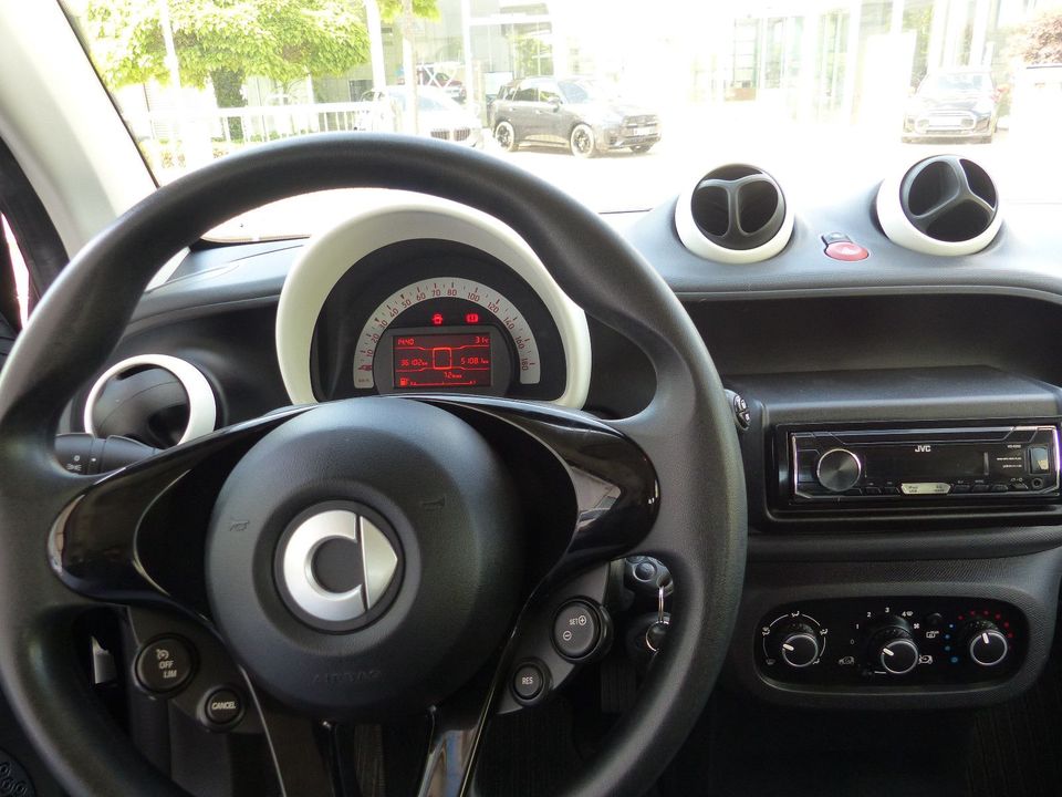 Smart ForTwo coupe Basis 1.Hand Tempomat in Hockenheim