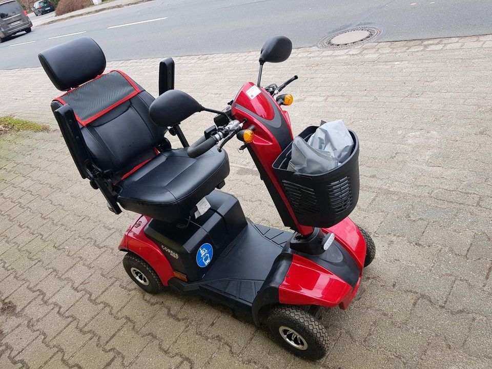 Rollstuhl Elektro Fahrstuhl Elektromobil Scooter in Zernien