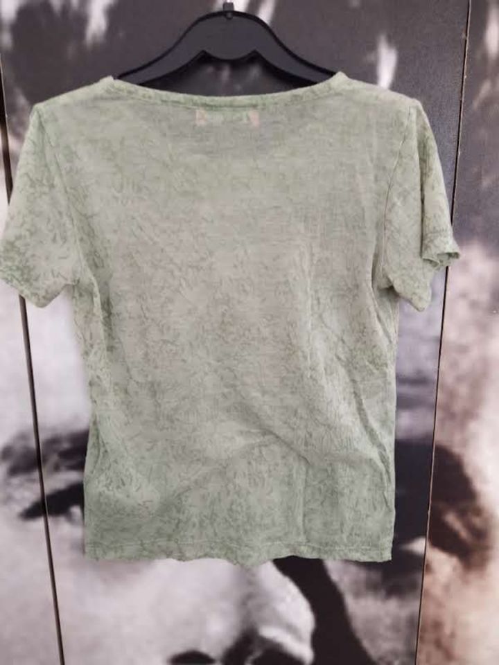 T-Shirt, mit Pailletten, Guess, Mädchen, 10 Jahre, grün, gepflegt in Halle