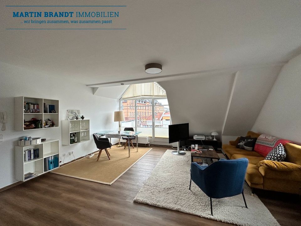 Sonnige 2 Zimmer Studio Wohnung mit Kamin und Balkon  mit Traumblick auf die Idsteiner Altstadt in Idstein