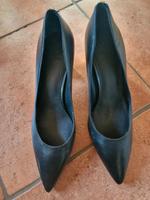 Guess Leder Pumps mit goldenem Absatz Größe  40 Sachsen-Anhalt - Weißenfels Vorschau