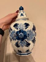 Delft Holland Porzellan Deckel Vase handbemalt 28 cm Nordrhein-Westfalen - Lichtenau Vorschau