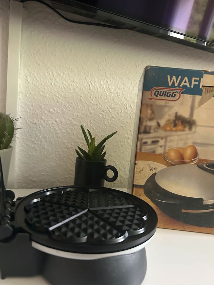 Waffeleisen Herzform Quigg Schwarz Edelstahl Funktionsfähig! in Berlin