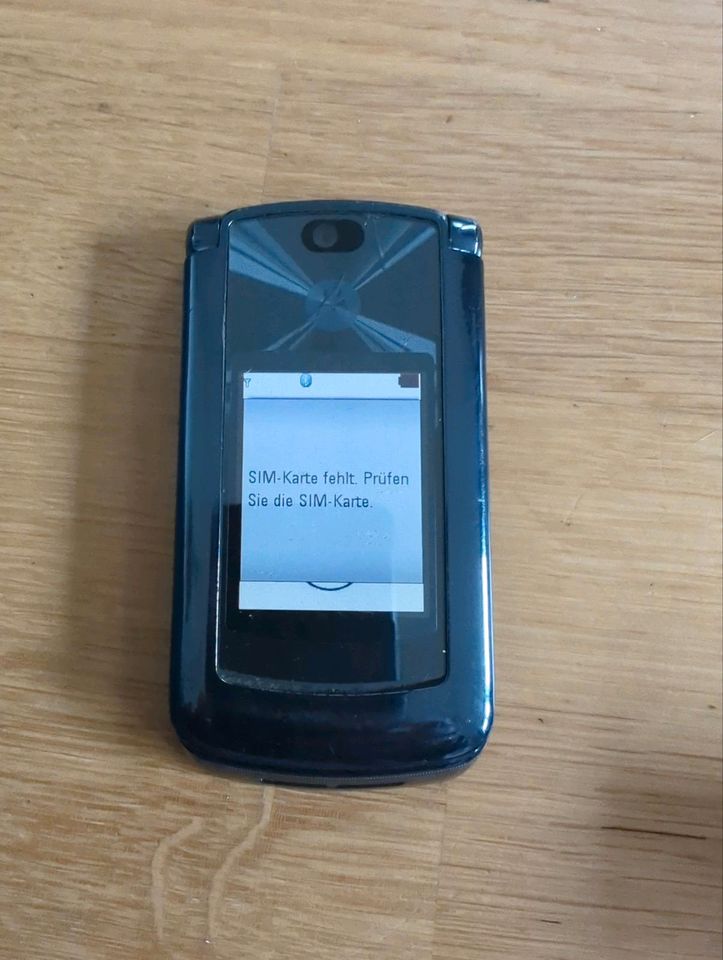 Motorola Razr V8 Handy, mit Ladegerät in Köln