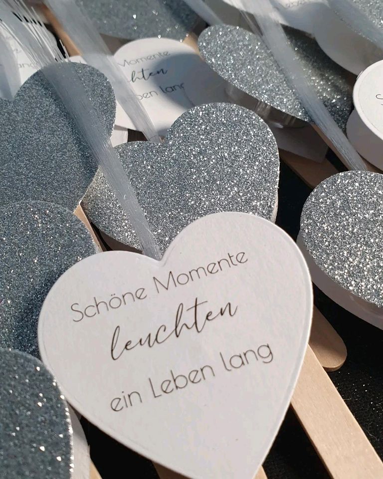 Leuchtwedel zum Hochzeitstanz statt Wunderkerzen personalisierbar in Waldmohr