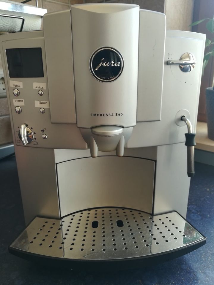 ☕ Kaffeevollautomat Kaffeemaschine Jura Impressa E65 gebraucht in Fränkisch-Crumbach