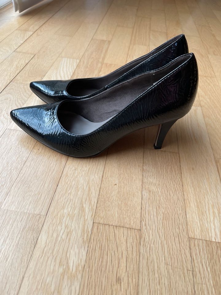 Schwarze Lackpumps von Tamaris in Gr.37 in Dortmund