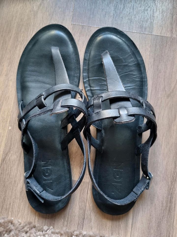 Zign Sandalen Zehentrenner Gr. 38/39 in Baden-Württemberg - Herrenberg |  eBay Kleinanzeigen ist jetzt Kleinanzeigen