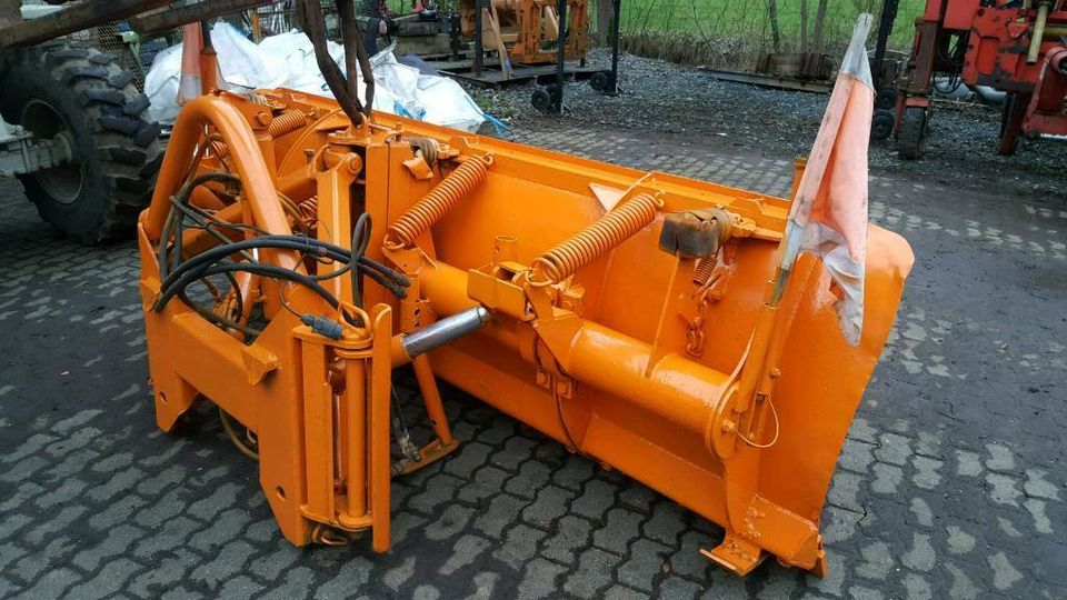 Schneepflug Schmidt Beilhack Winterdienst Schneeschild Unimog in Quirnbach Westerwald