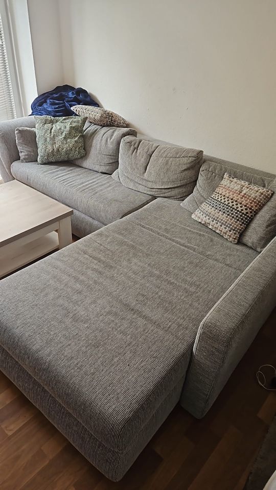 Sofa in Grau mit Schlaffunktion in Hannover