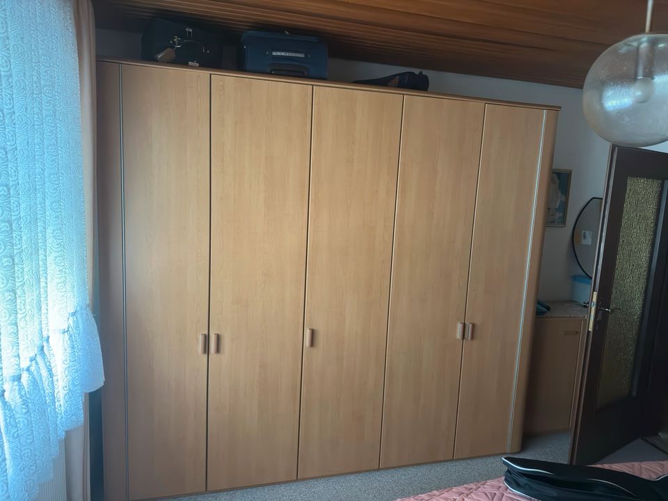 Schlafzimmer Schrank Bett in Rodalben