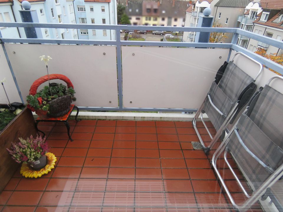 Dachgeschosswohnung mit Aufzug und wenig Renovierungsaufwand! in Ludwigshafen