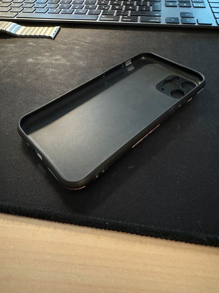 iPhone 11 Pro Hülle - ungenutzt, rot schwarzes Design in Fürth