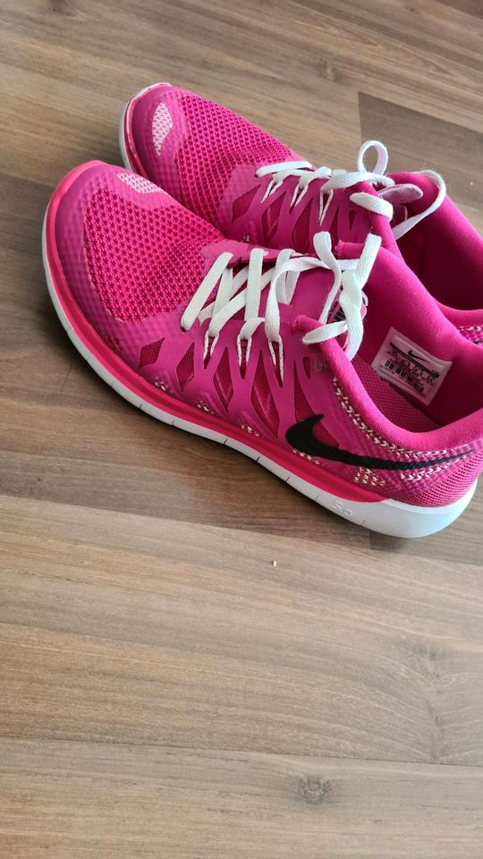 Nike free Schuhe in pink 38,5 in Laatzen