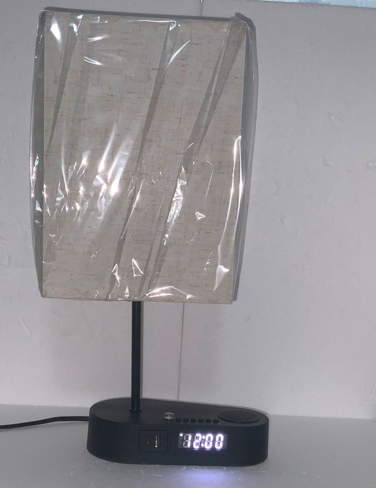 Tischlampe Nachttischlampe eckig USB A+C Bluetooth neu in Prüm