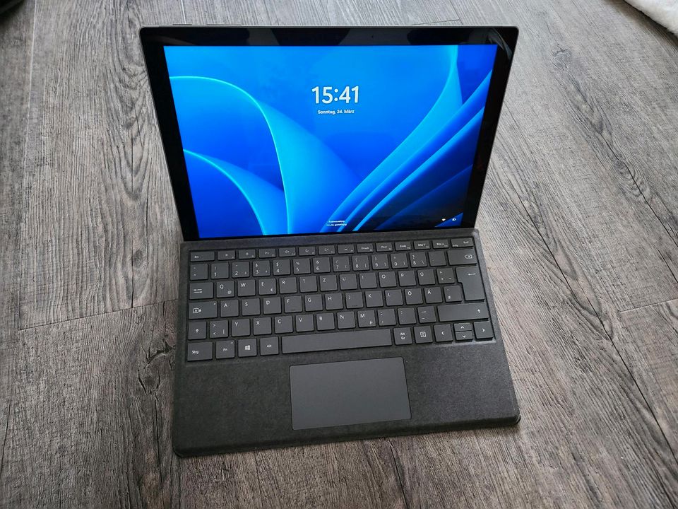 Microsoft Surface Pro 7 mit 256 GB SSD in Bürstadt