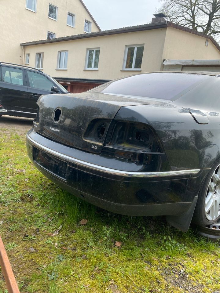 VW Phaeton Heck Stoßstange in Northeim