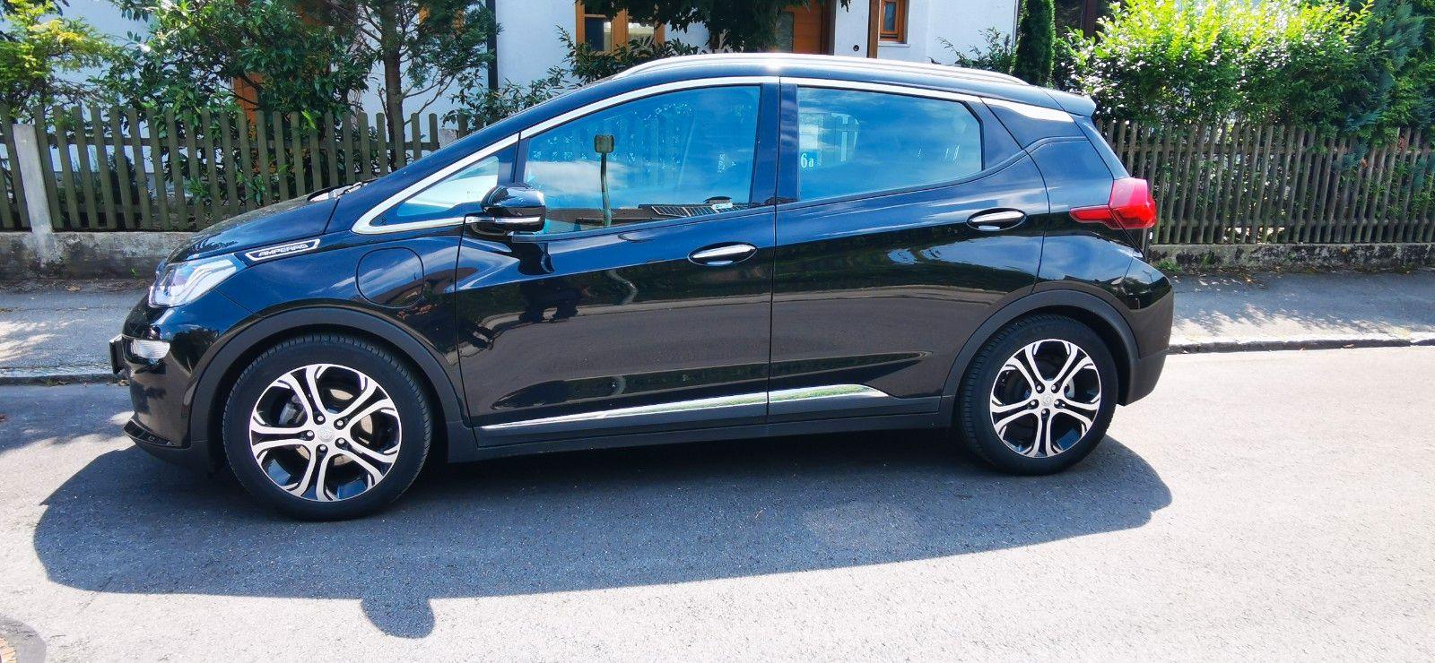 Abbildung des Autos Opel Ampera-e Ultimate, …