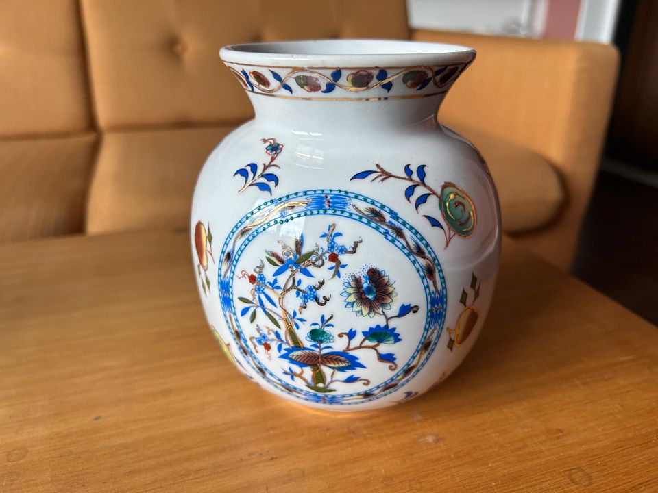 Vase im chinesischen Stil aus Porzellan Zwiebelmuster in Potsdam