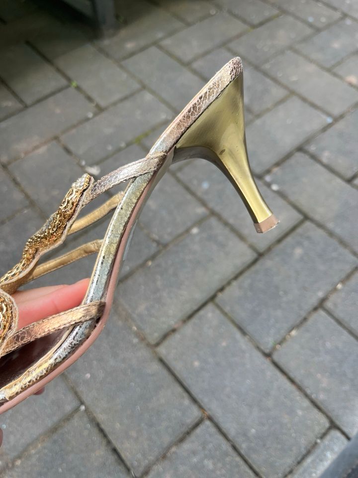 Pumps Sandalen Gold Schlange deichmann 40 in Langenselbold