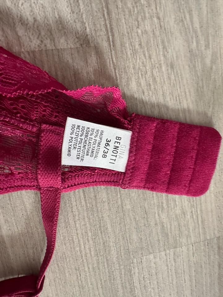 BH saffron fuchsia Push up 80 A, string in XS, Strapse in L in Dinslaken