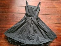 schwarzes Swing Abendkleid Festkleid Gr. 32 Topzustand Mädchen Friedrichshain-Kreuzberg - Friedrichshain Vorschau