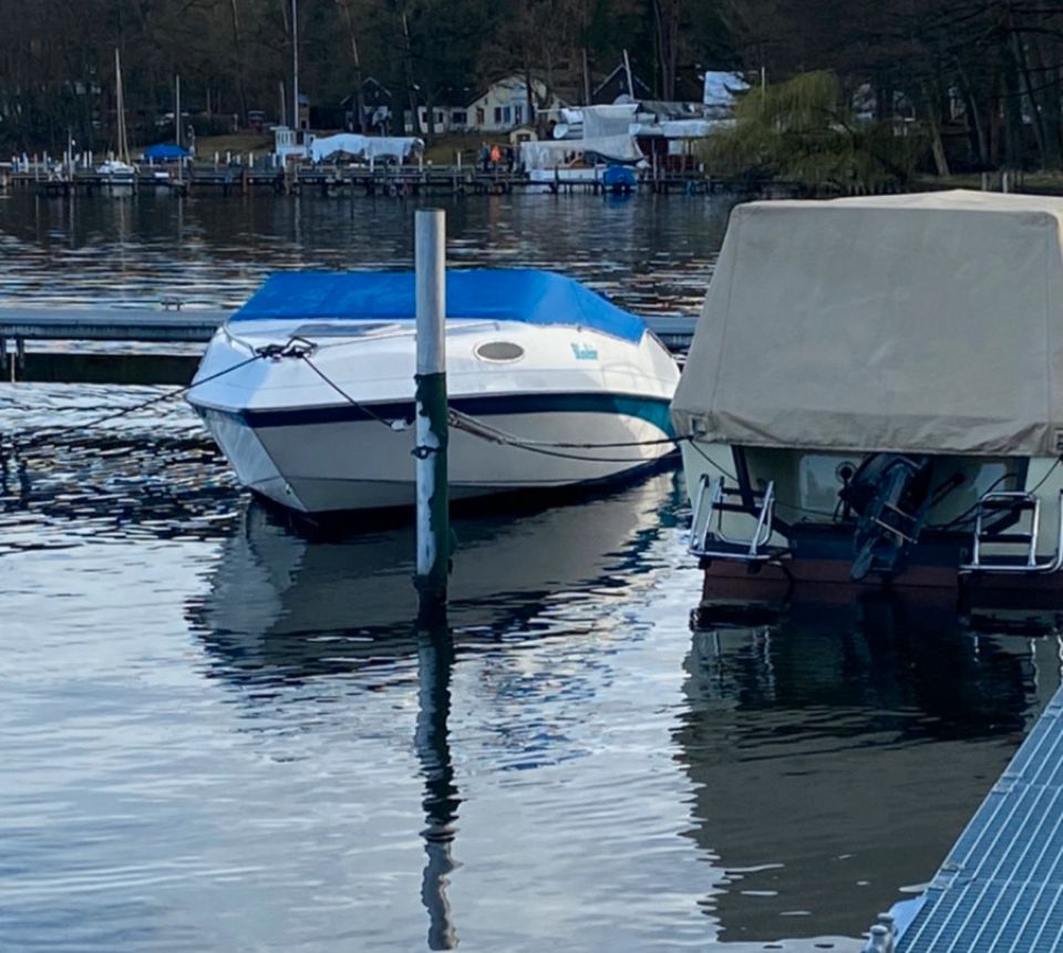 Motorboot Genesis ähnlich wie bayliner oder maxum in Berlin