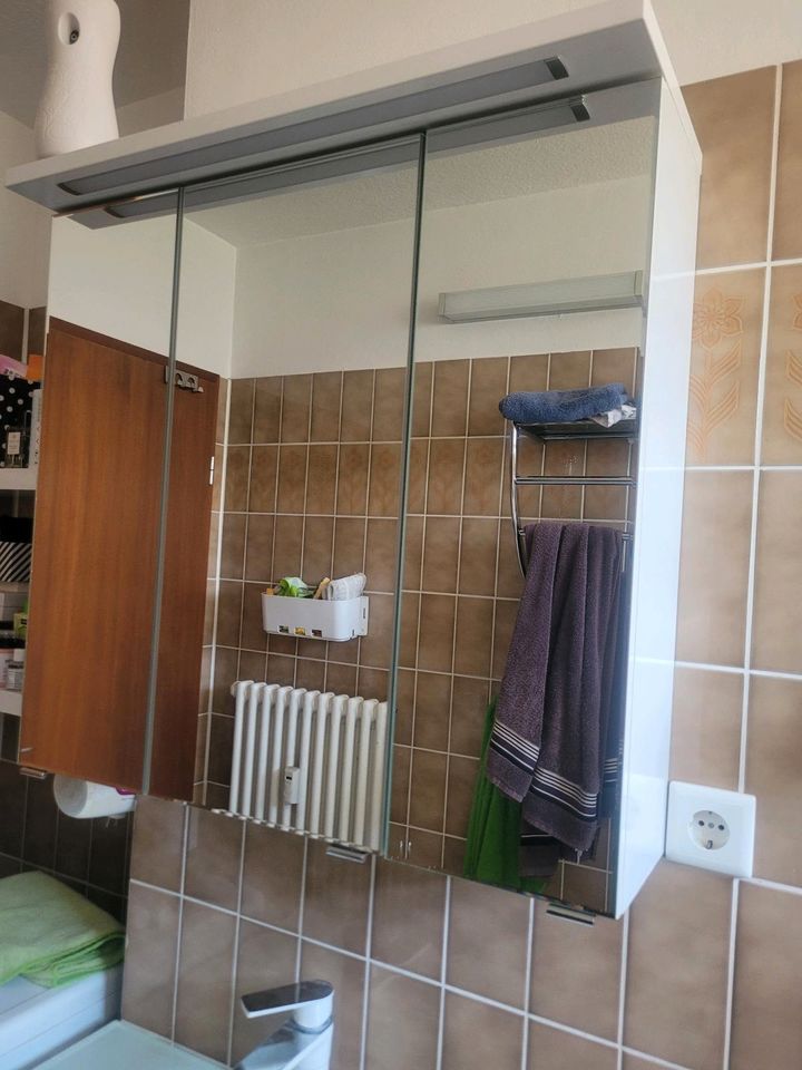 Spiegelschrank Bad  mit LED Beleuchtung Höffner in Nürnberg (Mittelfr)