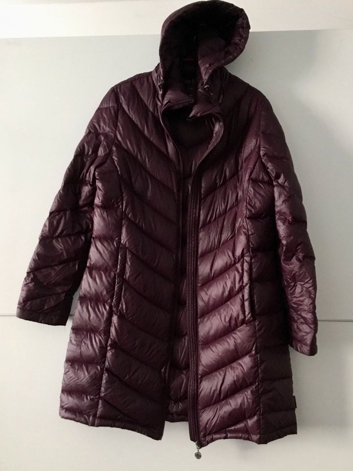 orig. Calvin Klein Mantel Jacke Aubergine leichte Daunen gr. M in Osnabrück