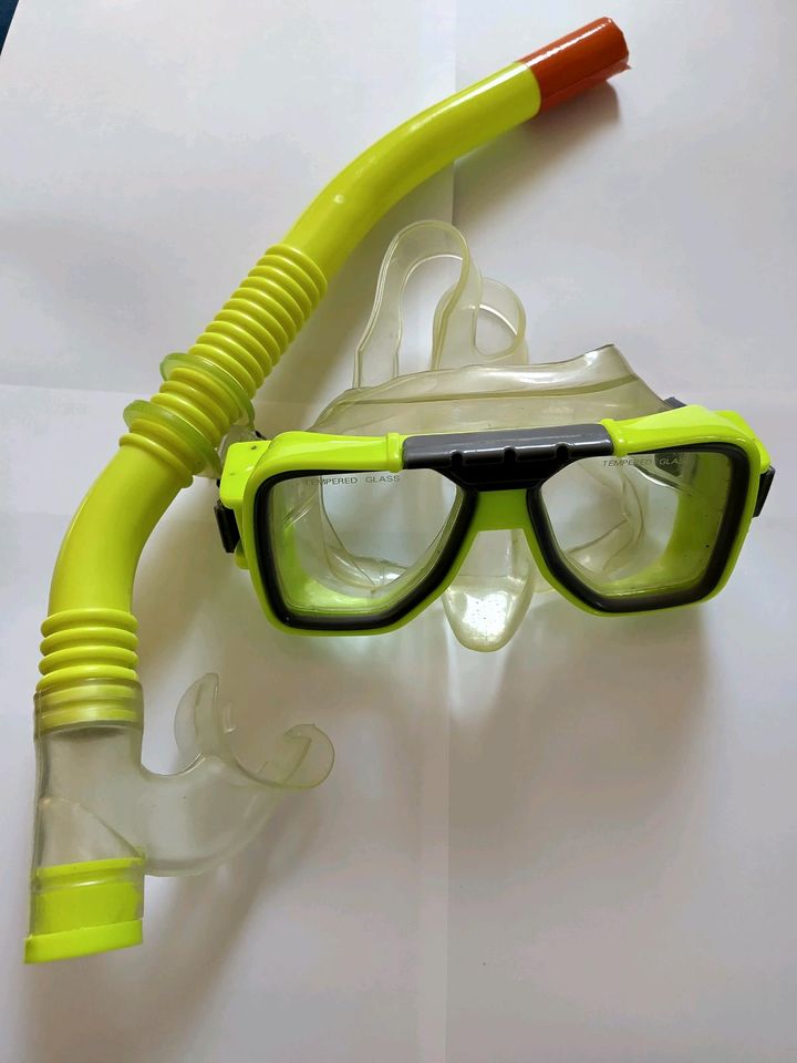 Taucherbrille mit Schnorchel in Witten