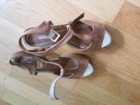 Braun-goldene Sandalen mit Absatz, Größe 38 von Buonarotti München - Moosach Vorschau