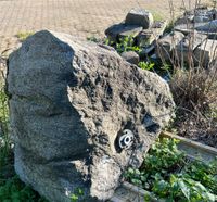 Brunnenstein mit Umrandung, Naturstein, Findling mit Kernbohrung, Nordrhein-Westfalen - Nettetal Vorschau
