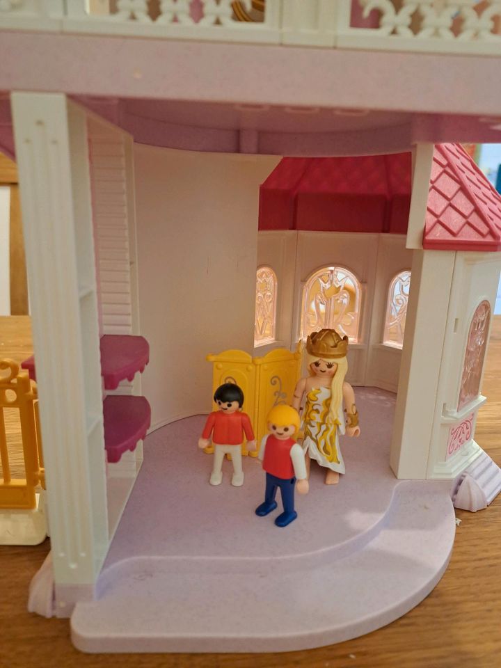 Playmobil Märchenschloss mit Zaubererturm und Ritterburg in Chemnitz