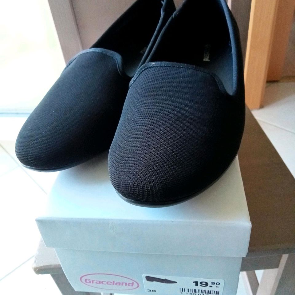 Neu schwarze Ballerinas Halbschuhe Gr. 38 in Auhausen