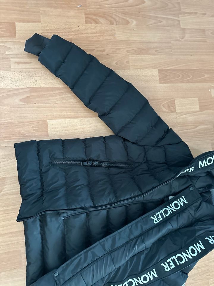 Moncler winter Jacke Damen in Walchum