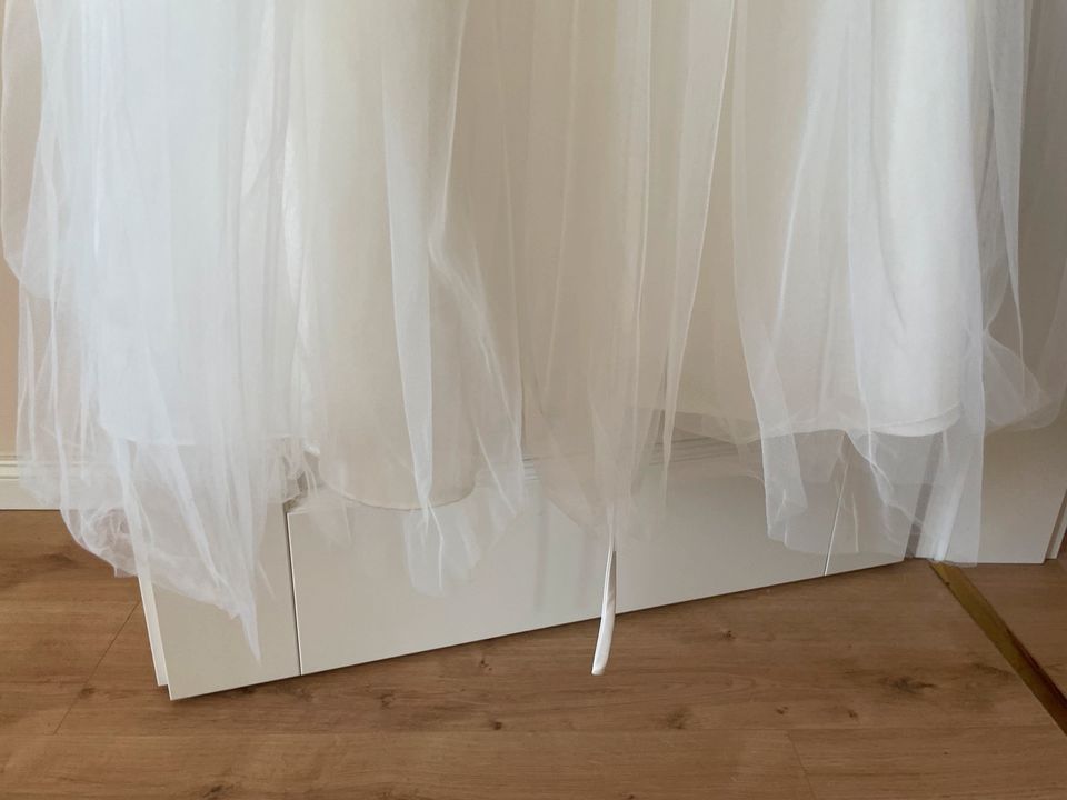 Brautkleid in A-Linie mit Softtüll in Ivory in Güstrow