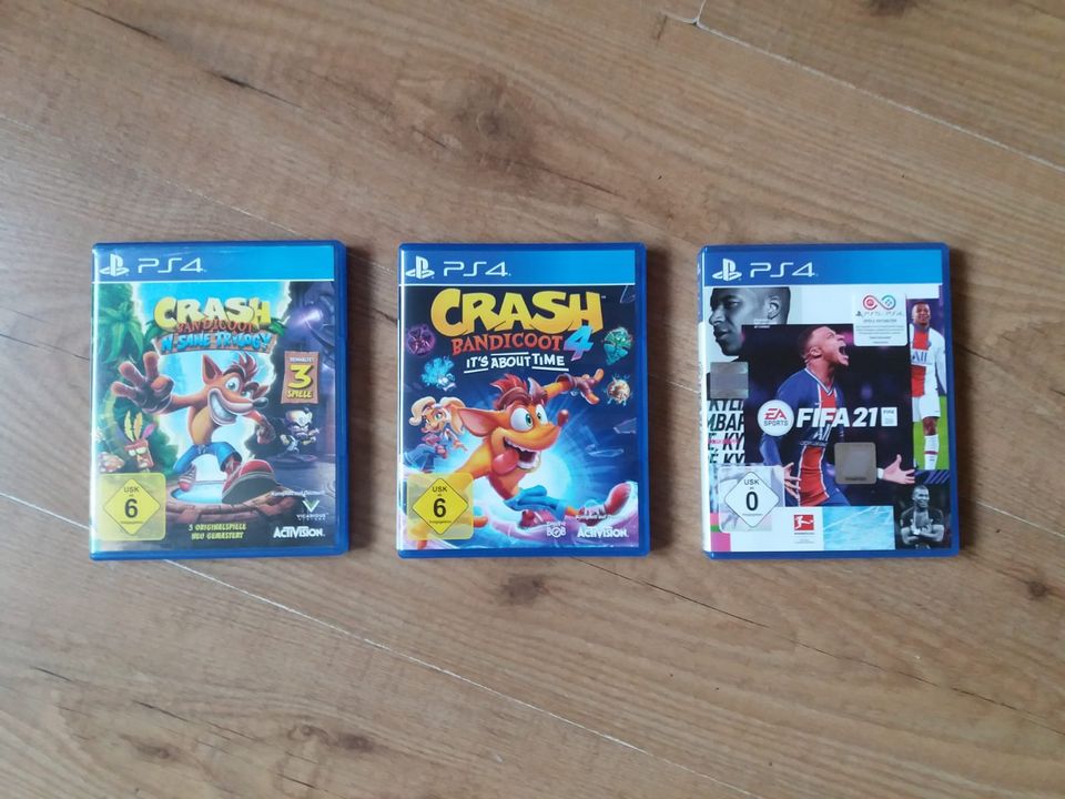 PS4 Sony PlayStation PS4 + Controller + PS4 Spiele Crash FIFA 21 in Kerpen