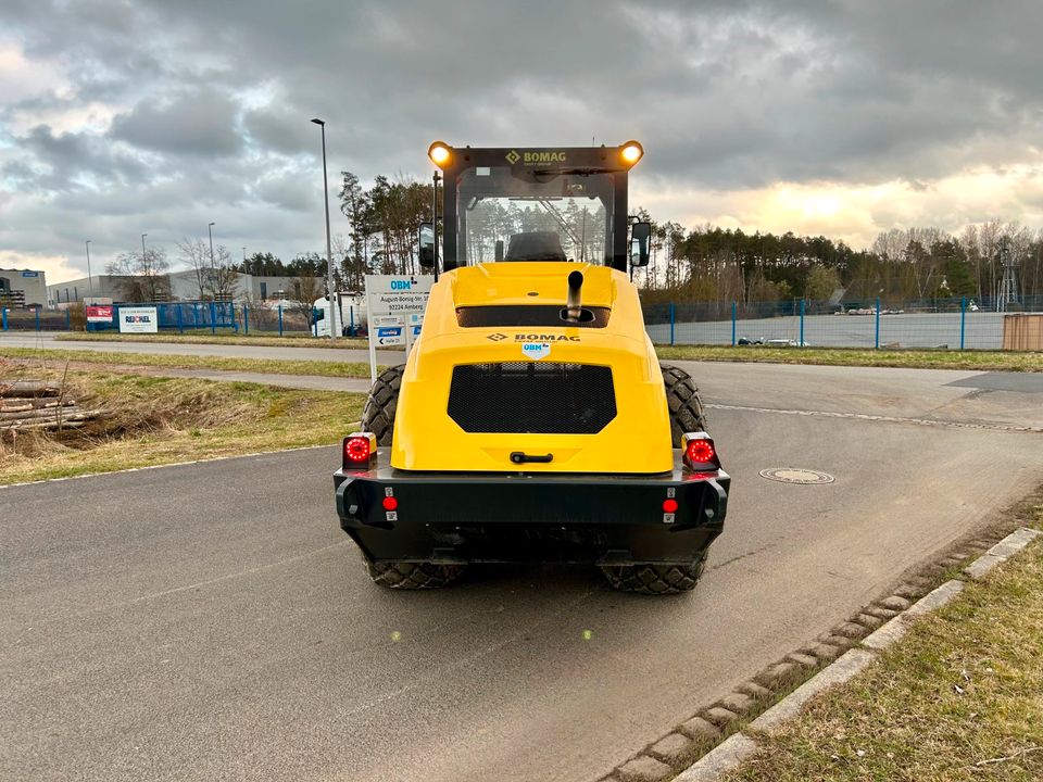 BOMAG BW 213 D-5 Walze Walzenzug 2022 (ähnlich Hamm, CAT) in Amberg