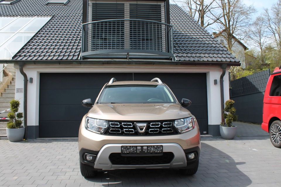 Dacia Duster II Celepration 15  150 PS Leder Nav DAB in Bayreuth