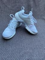 Nike Sneaker weiß Größe 37.5 Damen Kinder Unisex Niedersachsen - Bohmte Vorschau