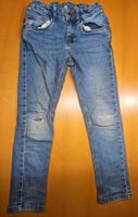 Gr. 122 Jeans skinny Hose mit Knieloch verstellbar Nordrhein-Westfalen - Unna Vorschau