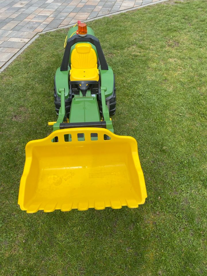 Tretbulldog John Deere 8400R in Reichertshofen