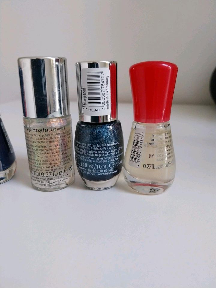 10 Essence Nagellacke in Würselen