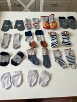 Weihnachten Baby Socken Strümpfe 19 20 21 22 Handschuhe 56 Nordrhein-Westfalen - Leverkusen Vorschau