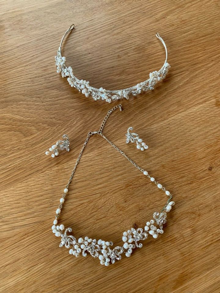 Sissi Hochzeit Brautschmuck Set: Diadem, Halskette, Ohrringe in Kernen im Remstal