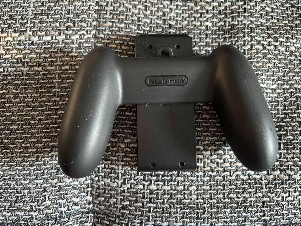 Nintendo Switch mit viel Zubehör in Großhansdorf