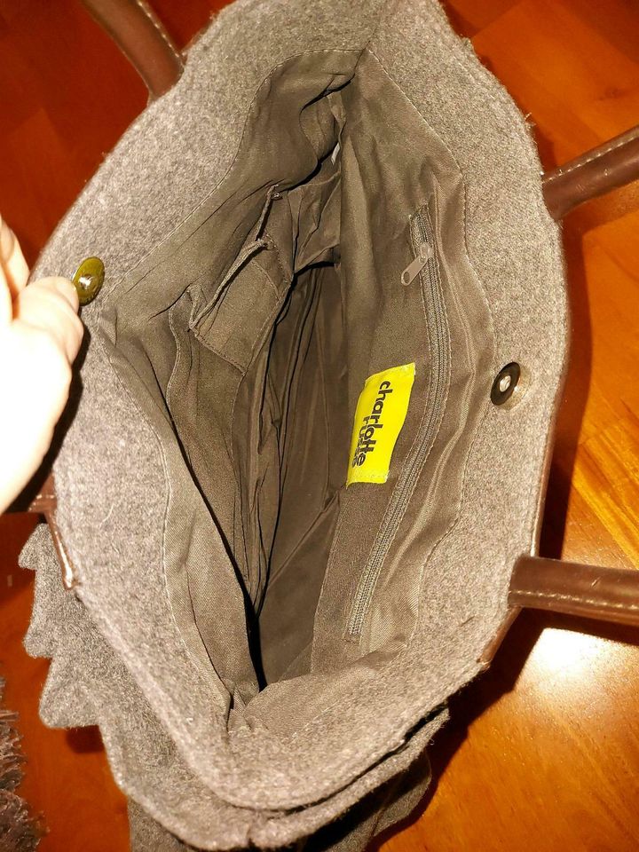 Shopper Handtasche in grau / braun  in Filzoptik in Neuffen